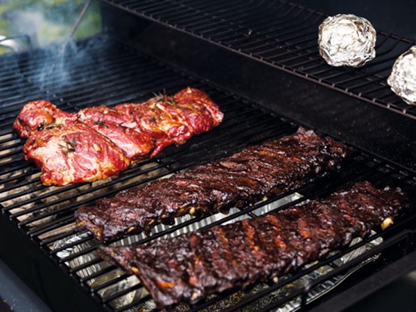 If opening up two opposing vents, move your meat around during the cook as one side will be cooler than the other. Use the temperature gauge on the hood to calculate the cook time of your meats.