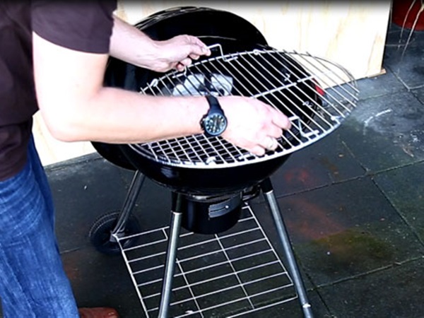 Remove grates from grill.