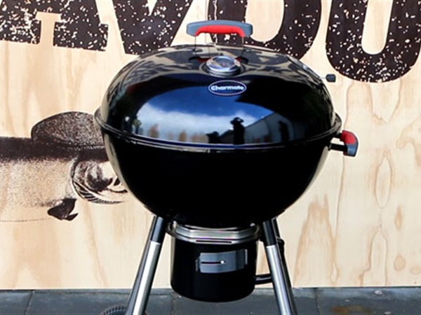 Cover and heat up Kettle to 150ºC for 30 minutes. A barrel barbecue will need up to 2 hours at same temperature.