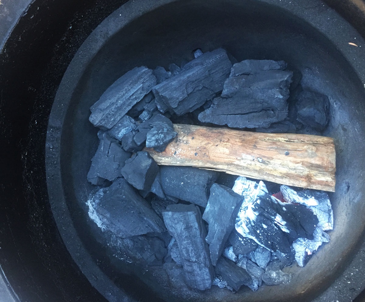 Lump charcoal with a few pieces of Manuka wood for flavour.