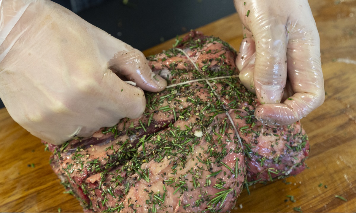 Use cooking twine every 3cm to support the meat and hold it in shape.